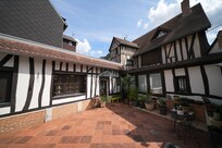 links das Gästehaus