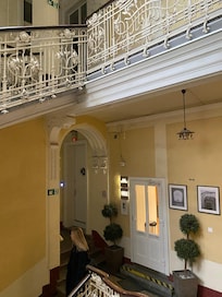 Hovedindgang til reception