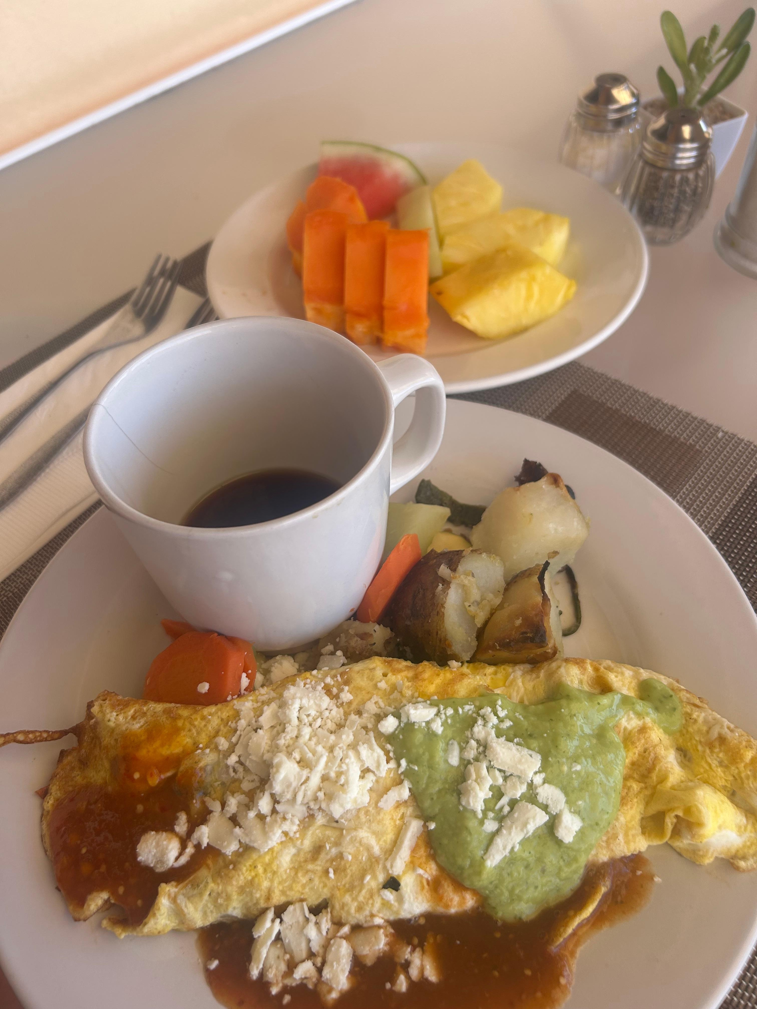 Made to order omelette. Traditional coffee!!!
Fresh guava❤️