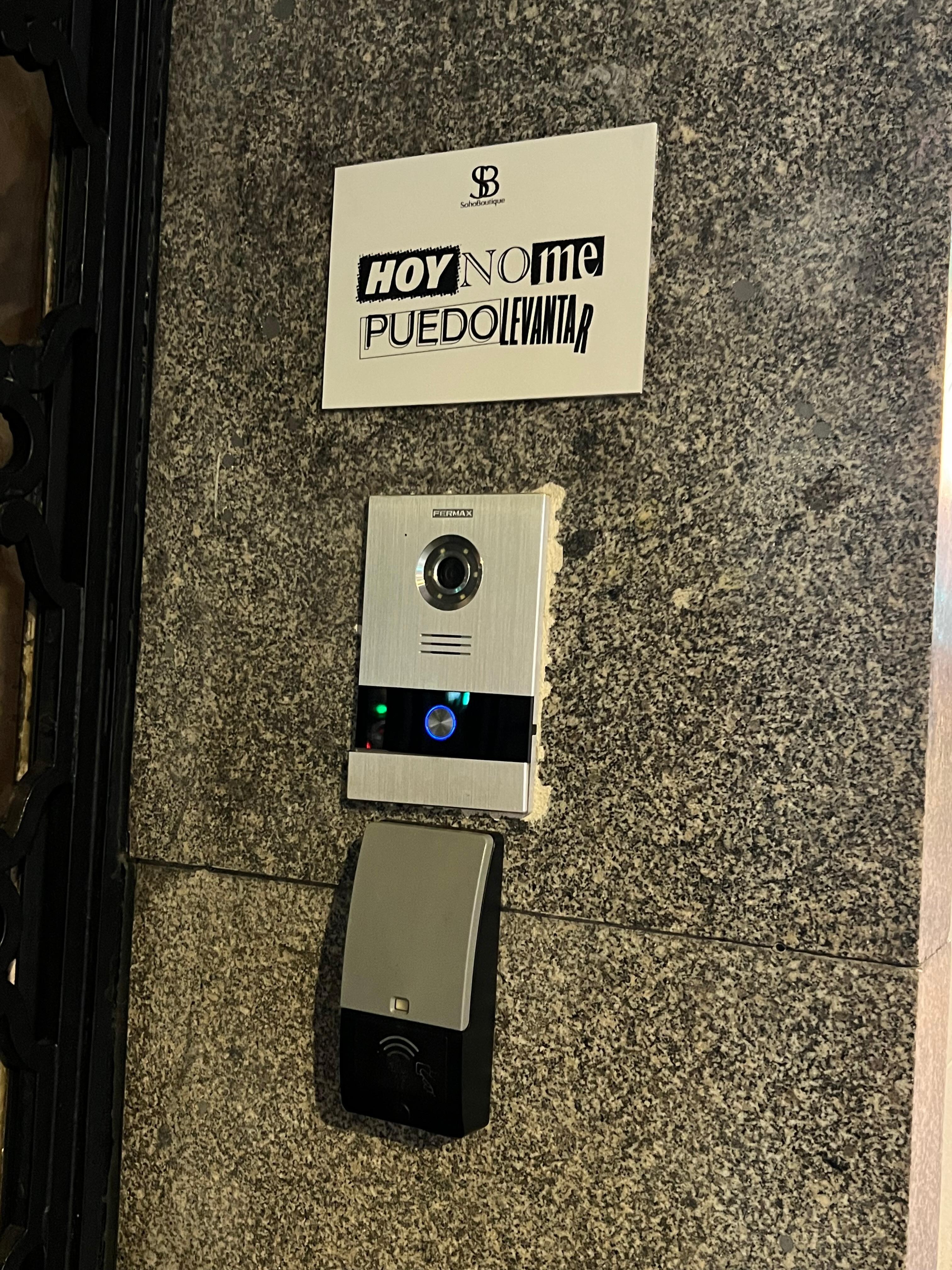 Entrance sign 