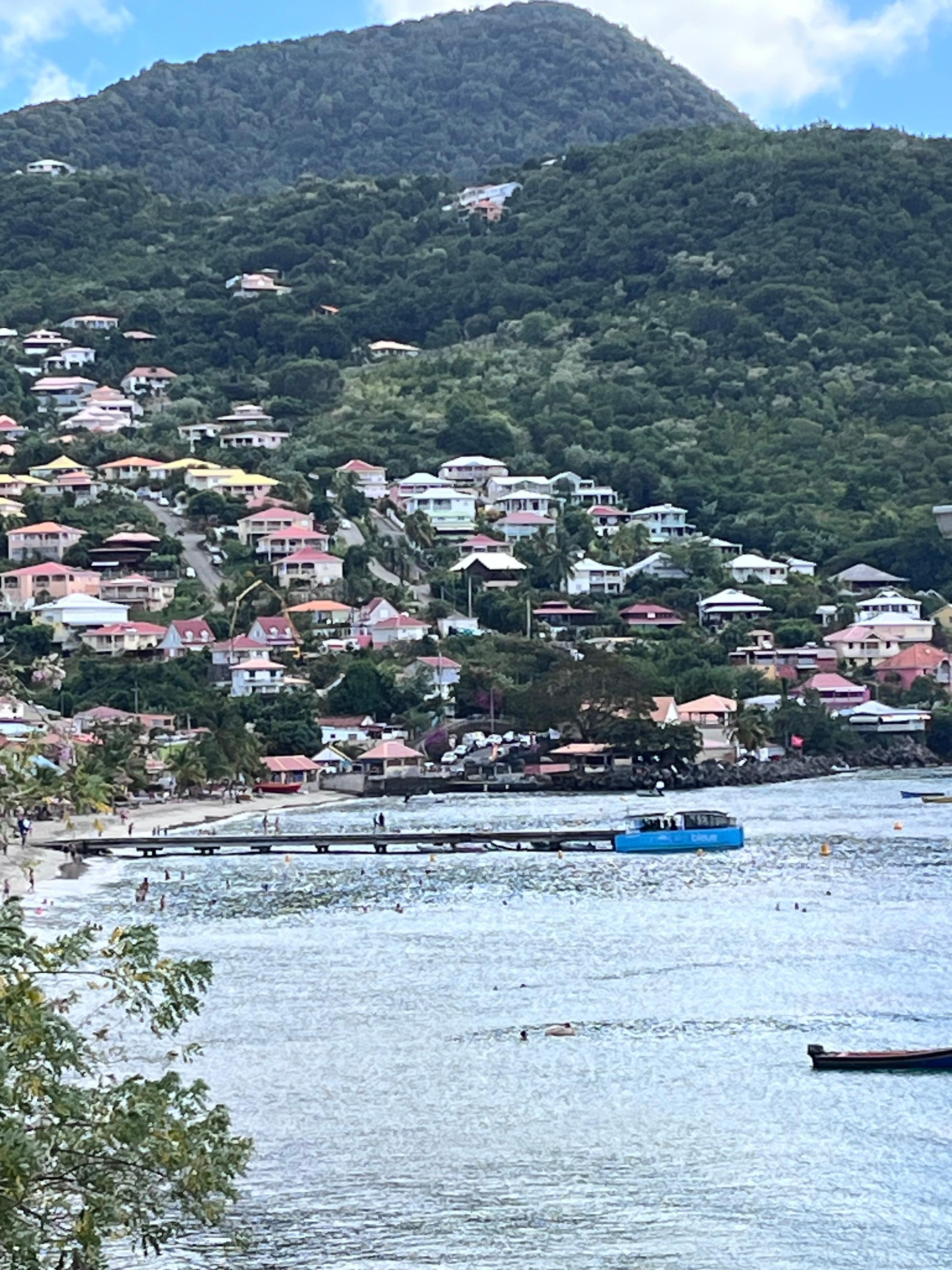 Le quartier de la maison Valentine vu du Morne Champagne.
