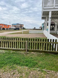 Distance from house to beach entrance