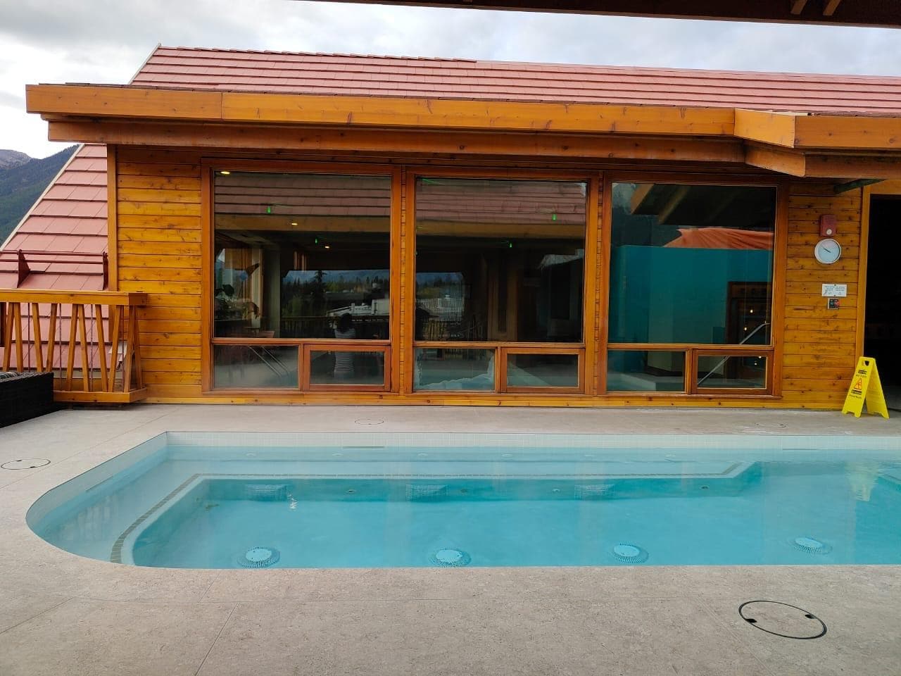 Too small just enough for 10people