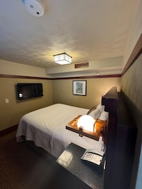 Queen suite