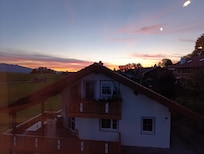 Blick am Abend aus dem Fenster