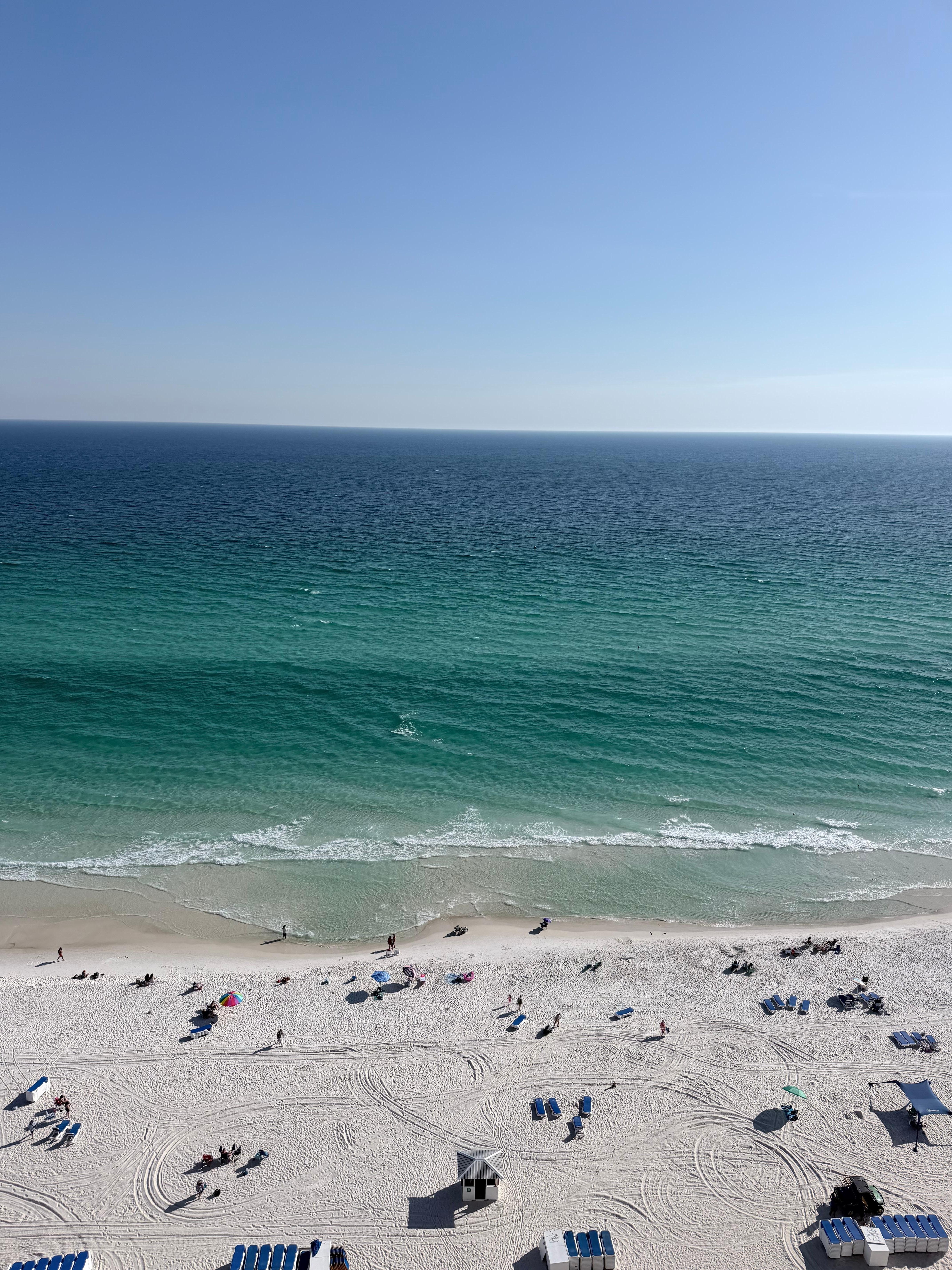 The water was very clear. Saw dolphins, sharks and mana rays from out balcony the first morning.