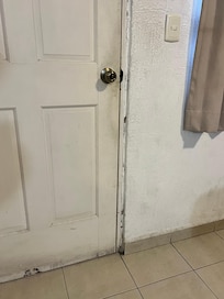 Así se sucio está toda la habitación