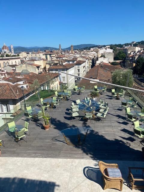 6th floor view of 5th floor terrae