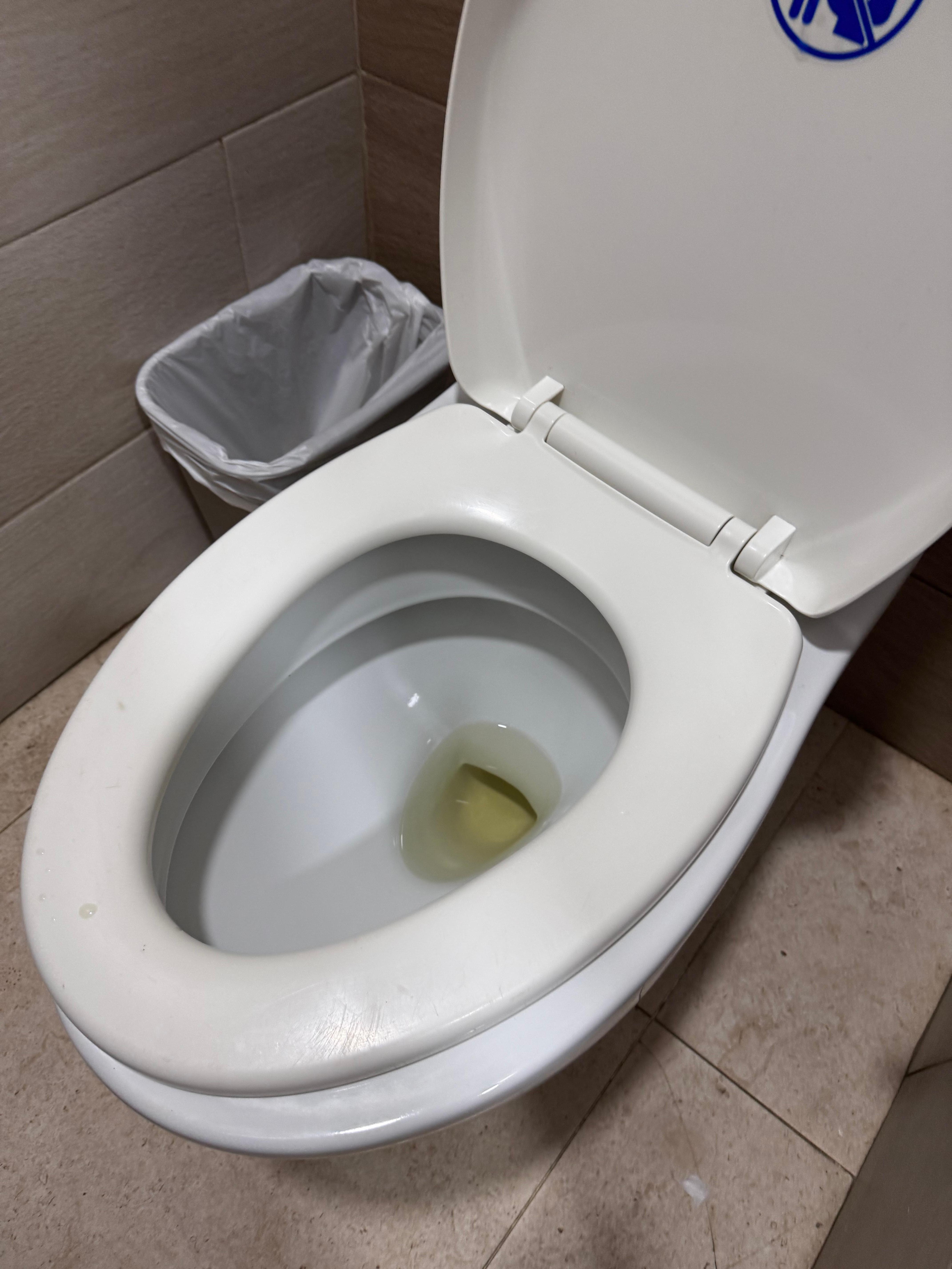 3 out of 4 dirty toilets at buffet toilet- 7.30am!!