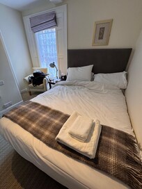 Bedroom room 6