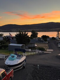 Driveway had so much great space for our boat. Also the sunset đ