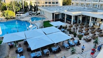 Pool and breakfast area