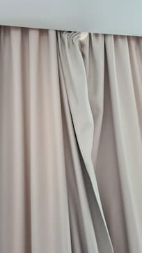 Ausgerissener Vorhang