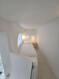 Additional bedroom for 3rd person.