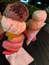 Scoops ice cream