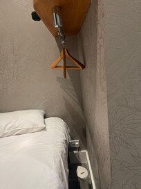 Kettle on floor, no other plugs