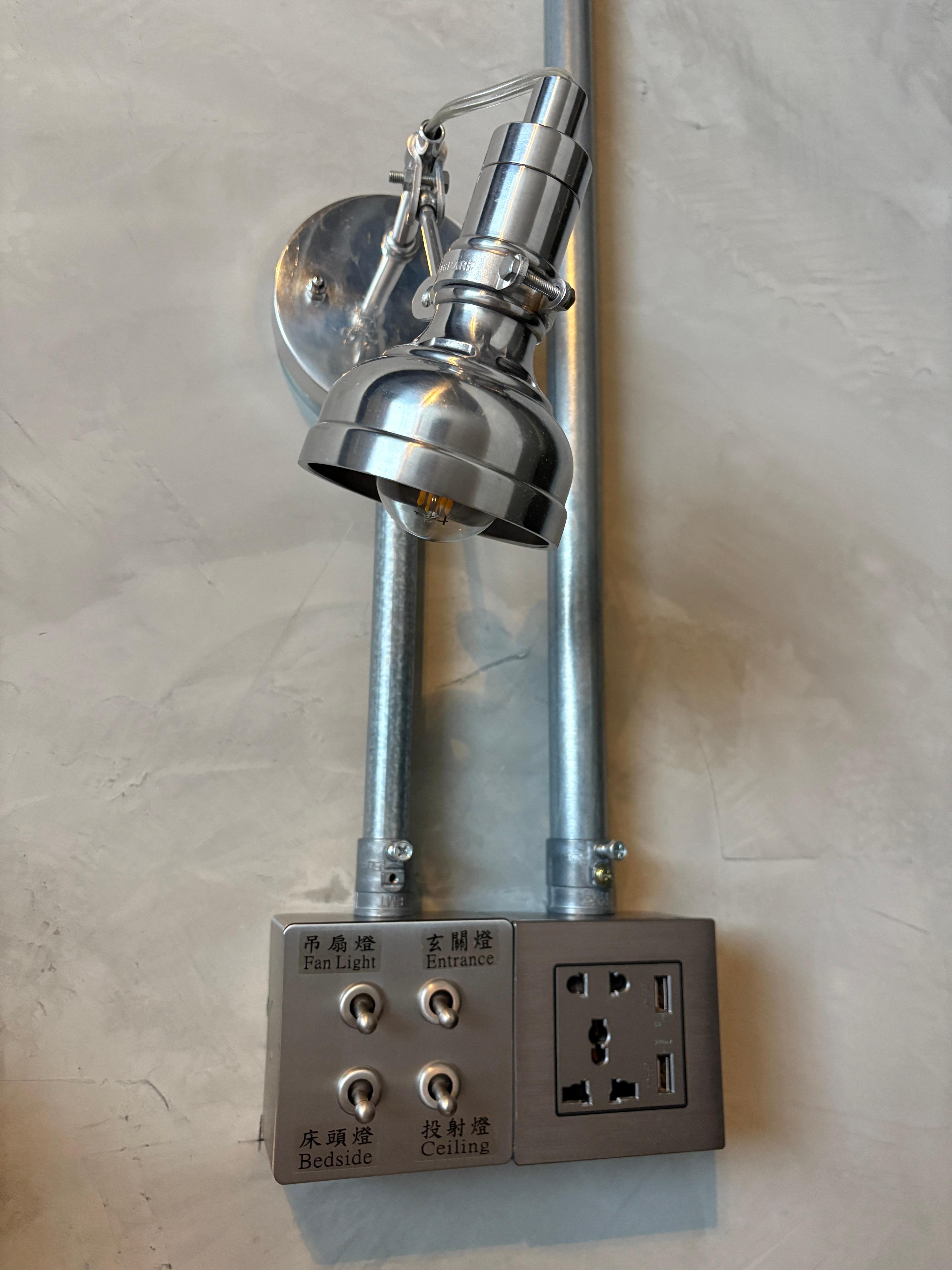 Standard room - bedside switch