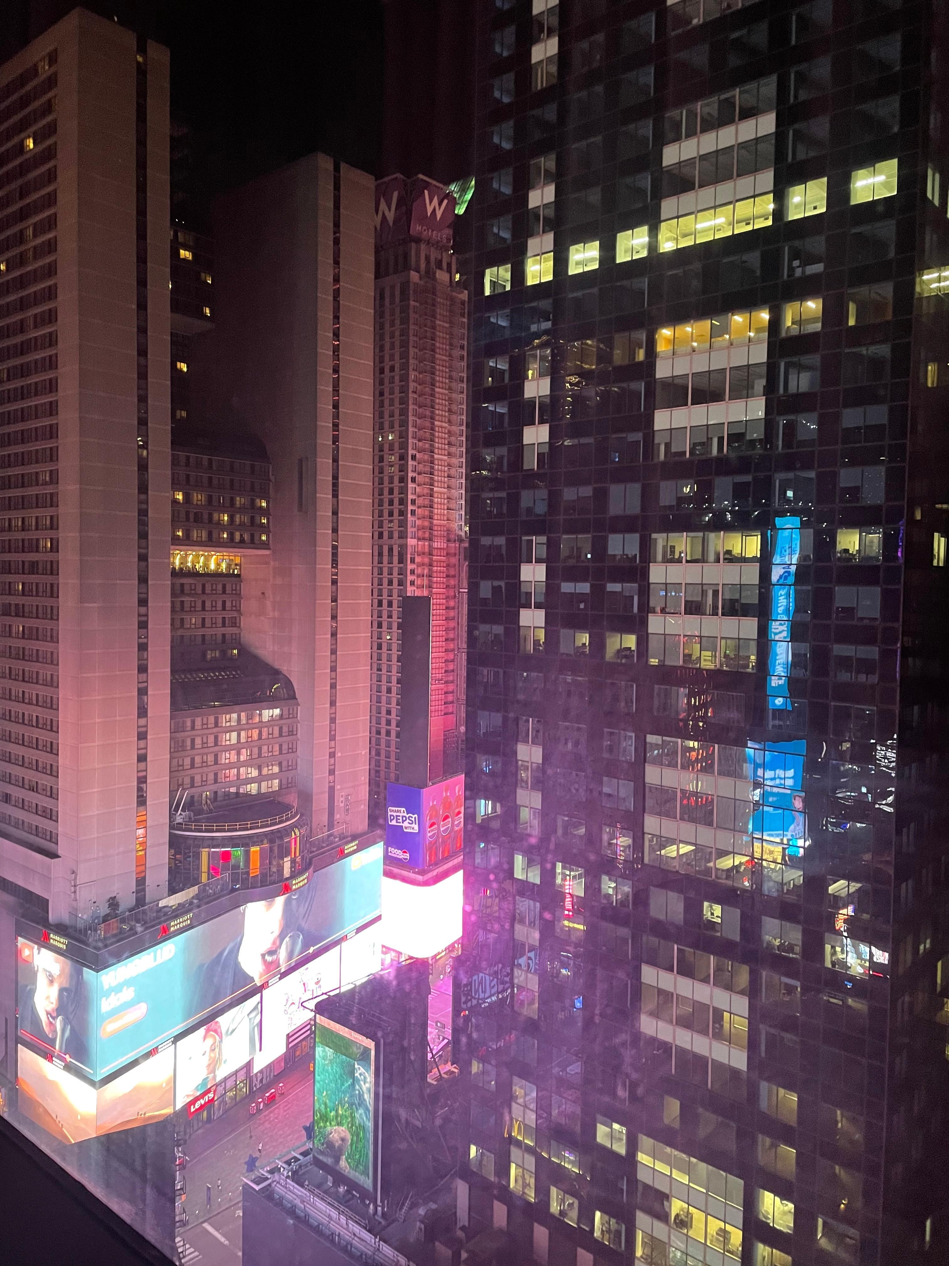 Time square ~~
Not noisy!
My room was 30th floor!
Already miss NY ❤️
