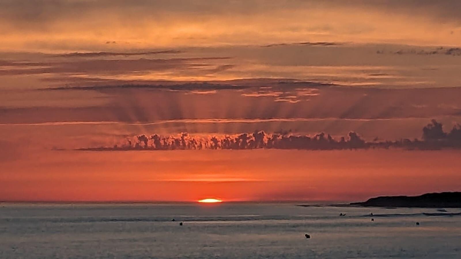 Couche de soleil vu de l'estacade plateau apero