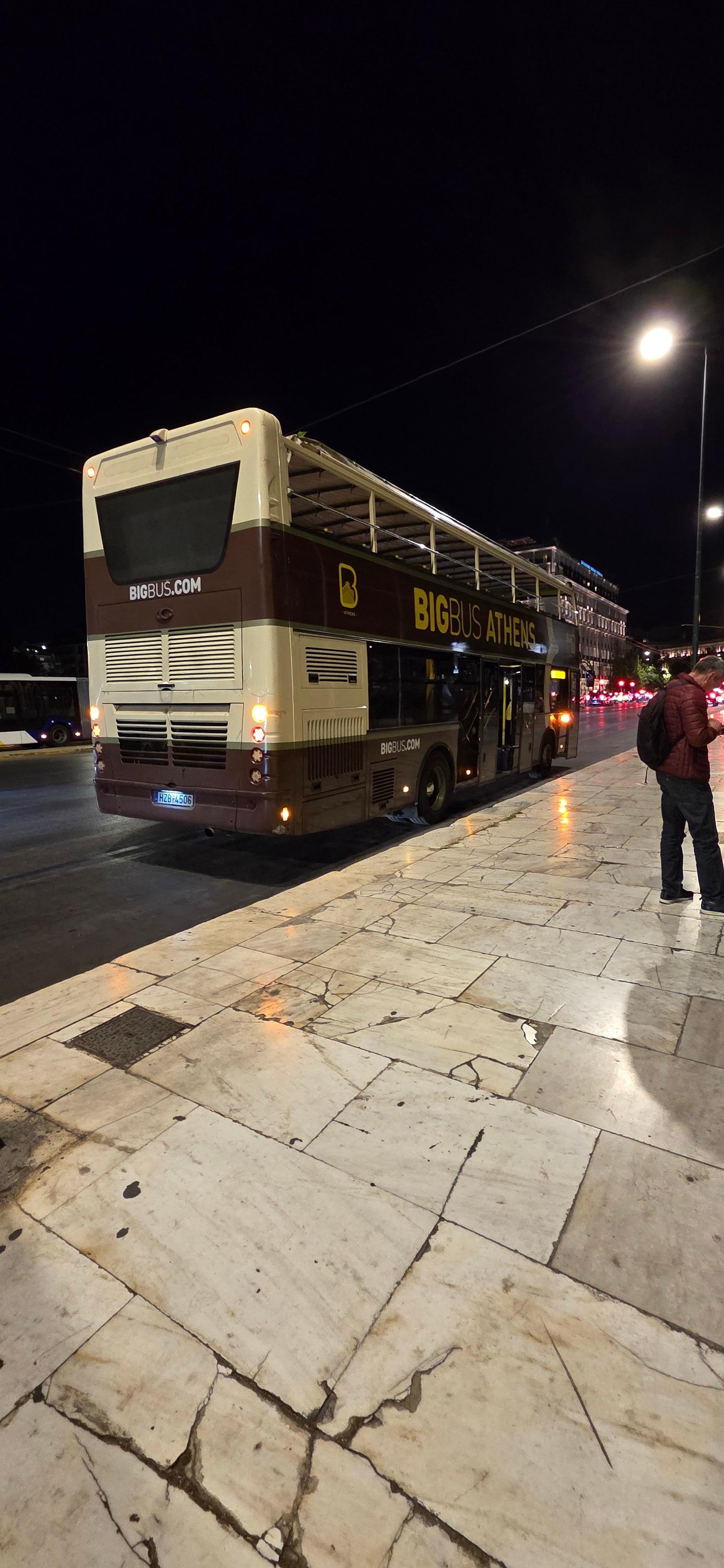 Bus stop 2 minute walk