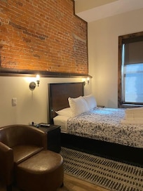 Queen bed, very comfortable