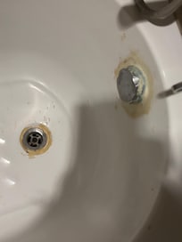 Dirty disgusting bath