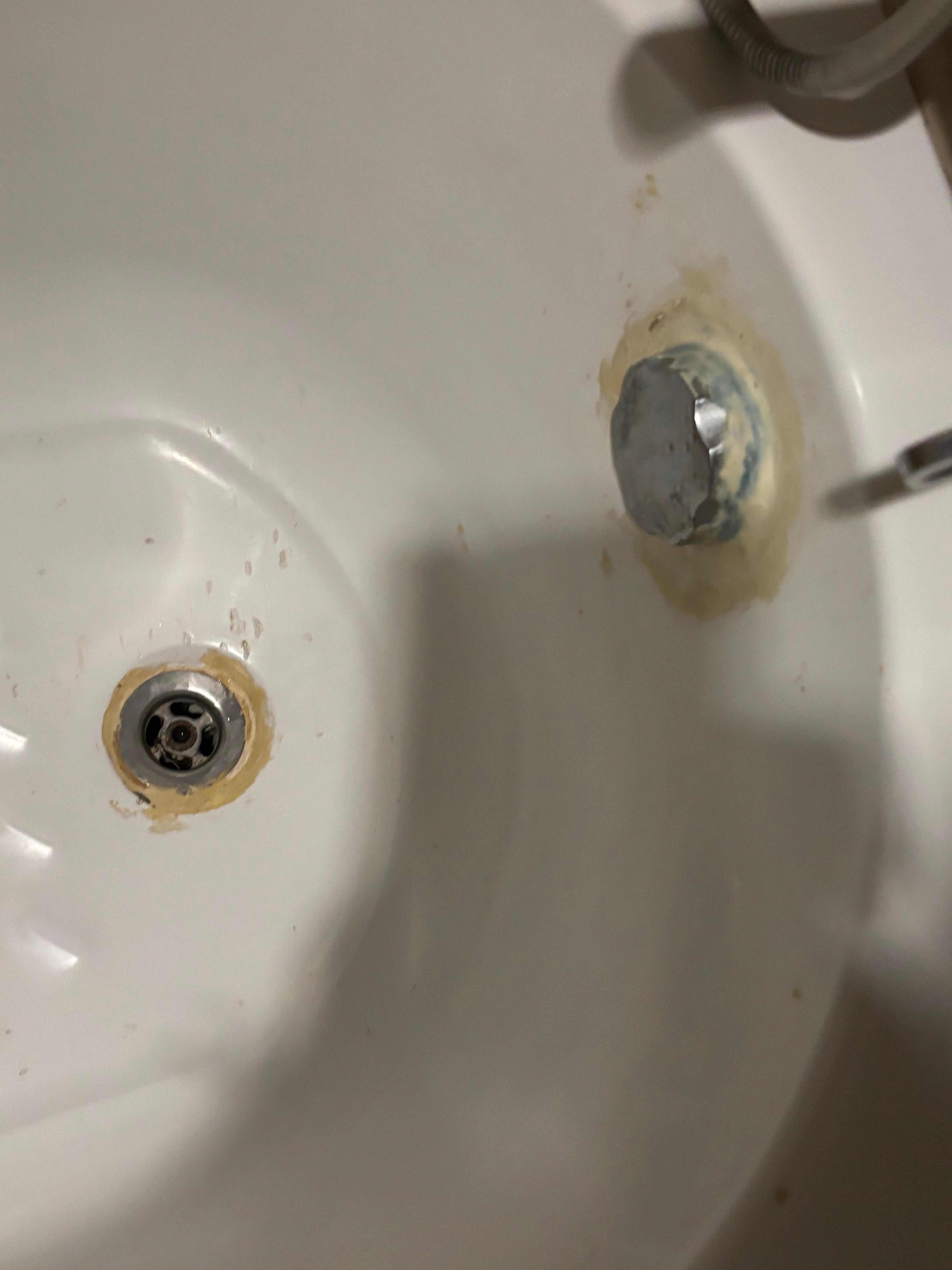 Dirty disgusting bath