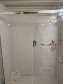 Missing door to shower