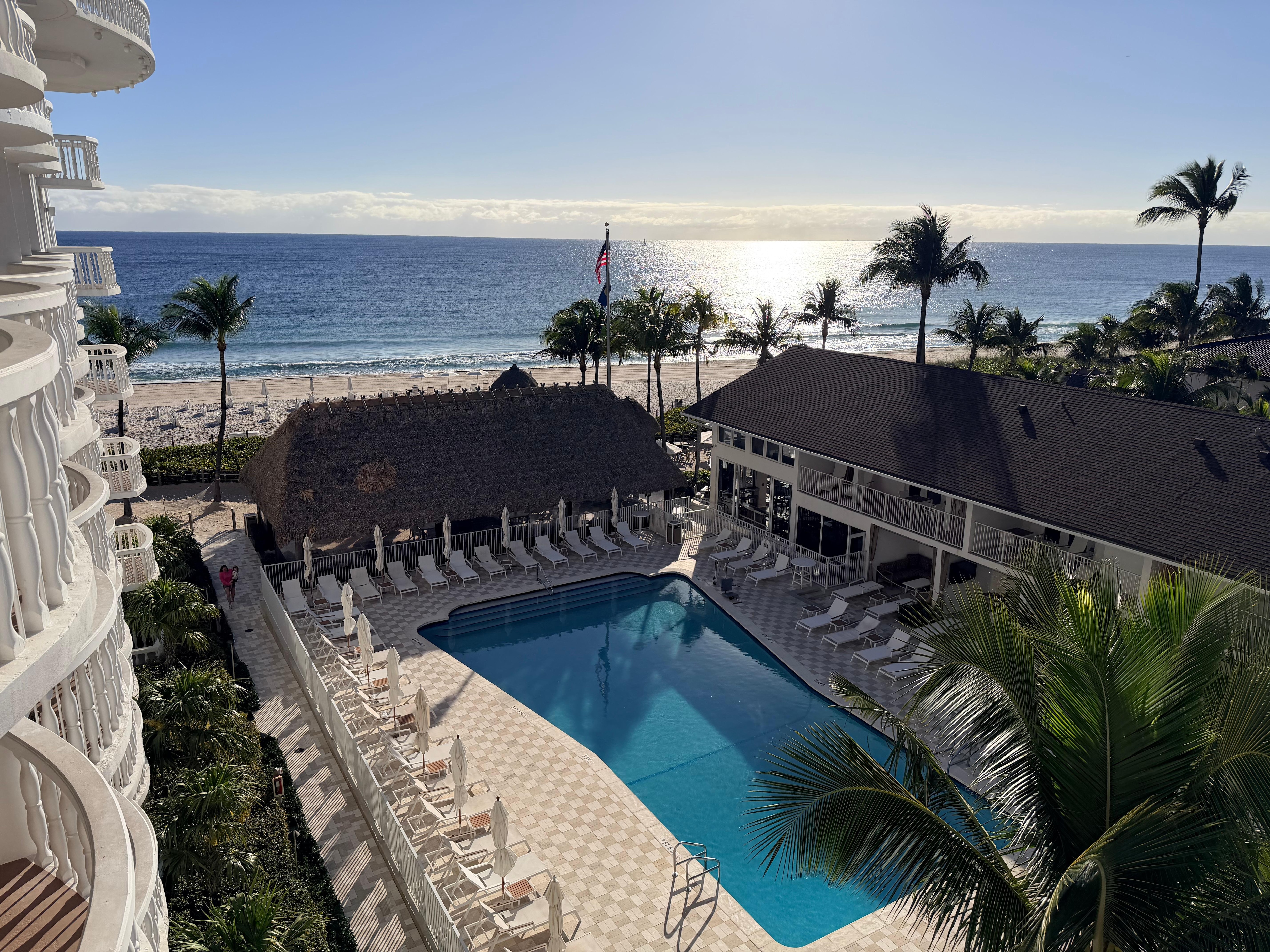 Partial ocean view room.  Live entertainment at the bar ended at 9pm. 