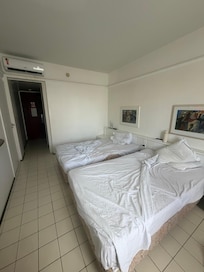 Quarto bem simples e antigo