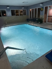 Indoor & outdoor pool/hot tub