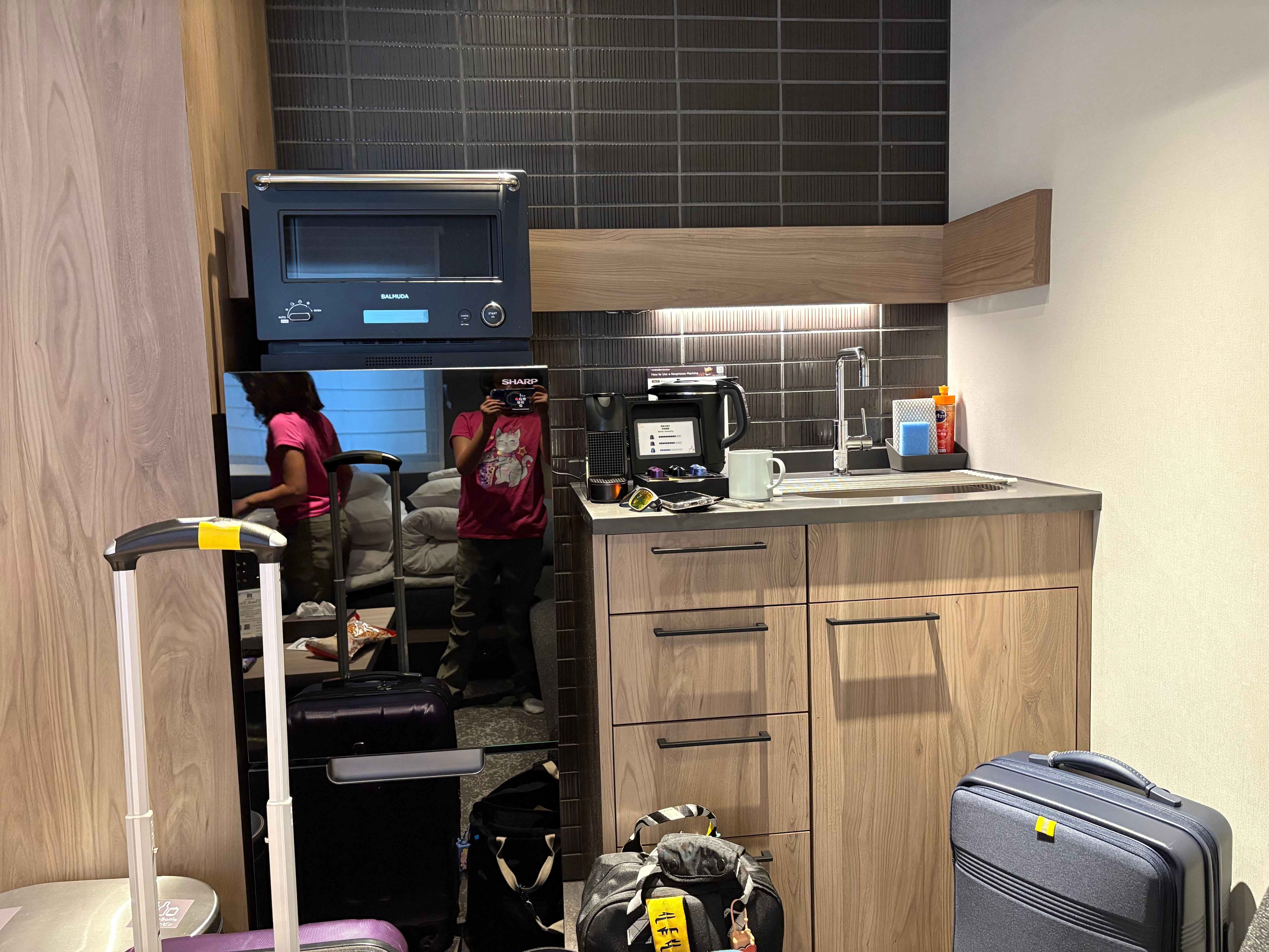 Kitchenette. One hotplate.