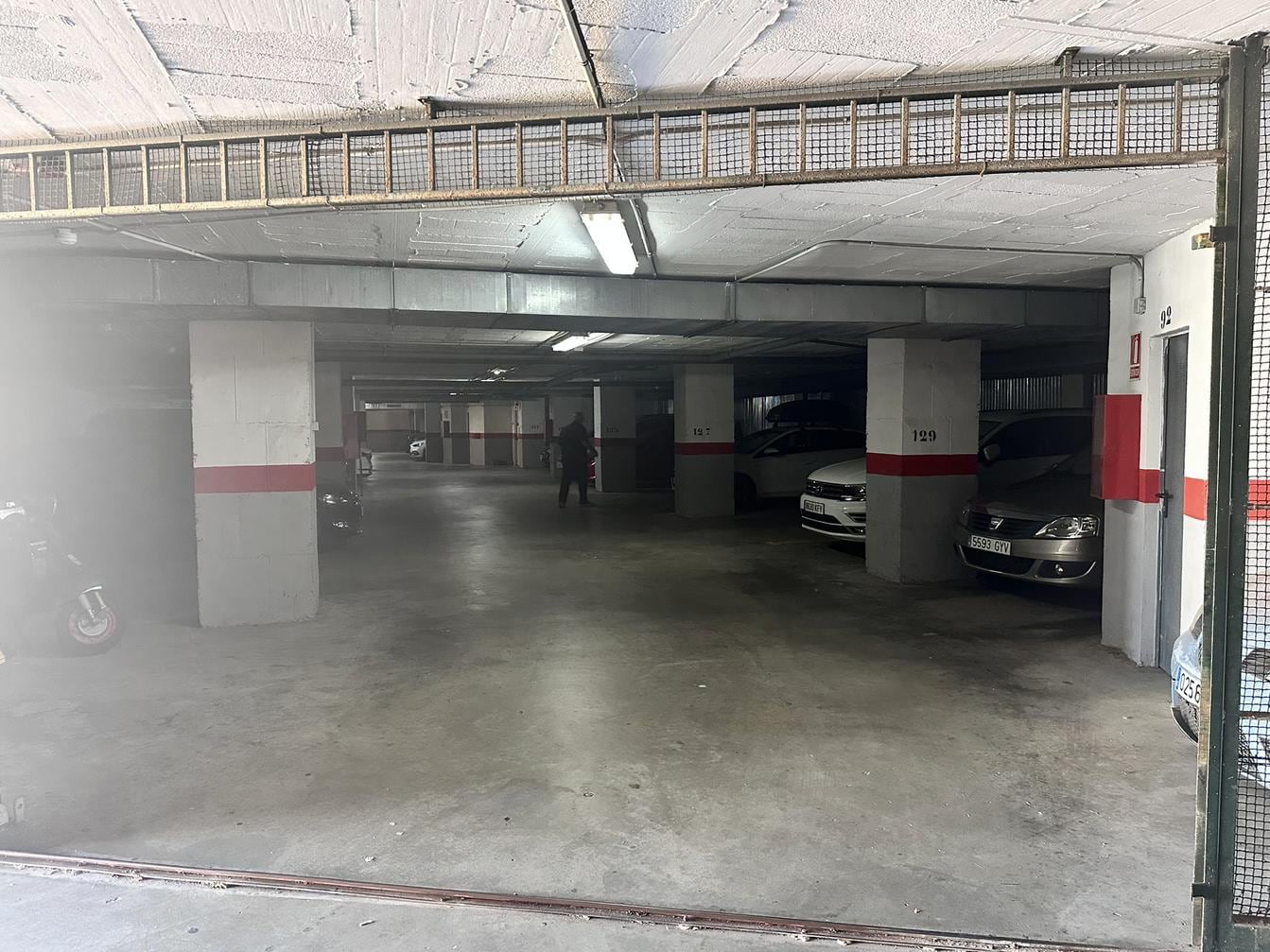 Skönt att alltid ha en sval bil, men fy så hemskt litet och mörkt.