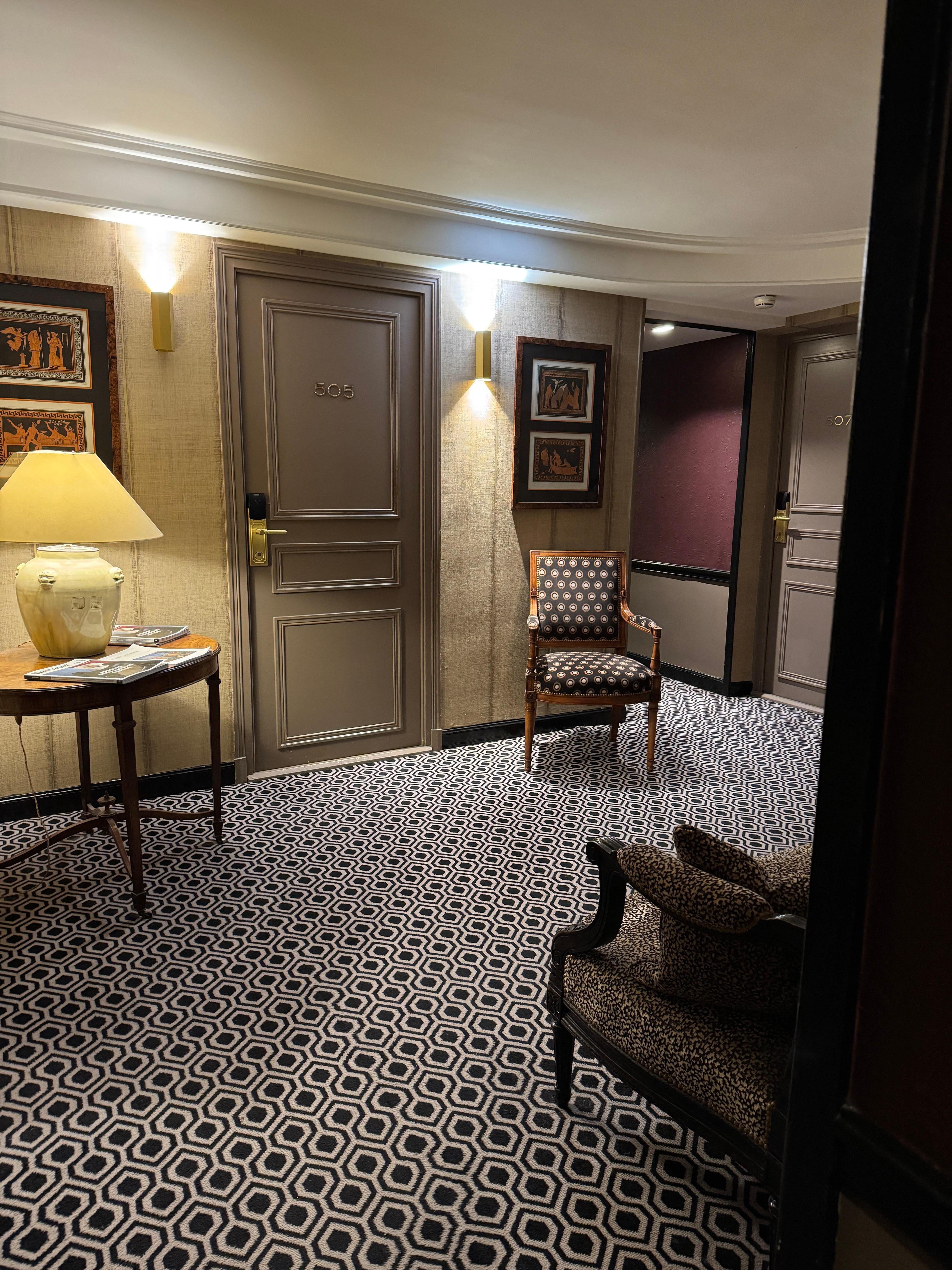 お部屋の前のスペース。廊下にこんな素敵なスペースが。