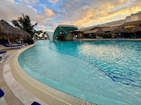 Main pool with swim up bar