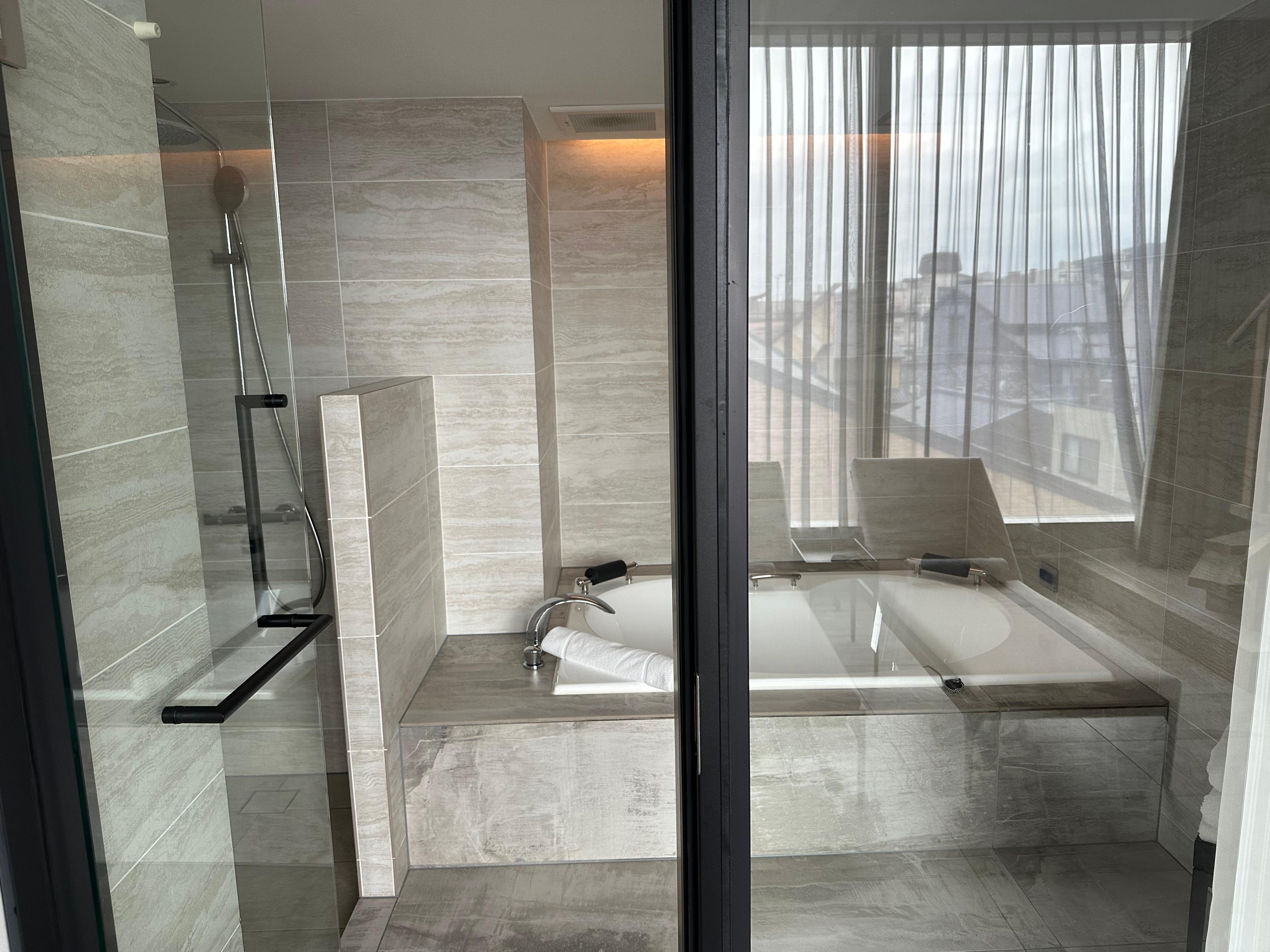 Tub for two.