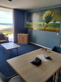 Reverse view looking towards living room & sliding glass door