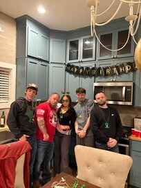 The birthday girl with her favorite men in her life, Dad & her brother in lawsđ