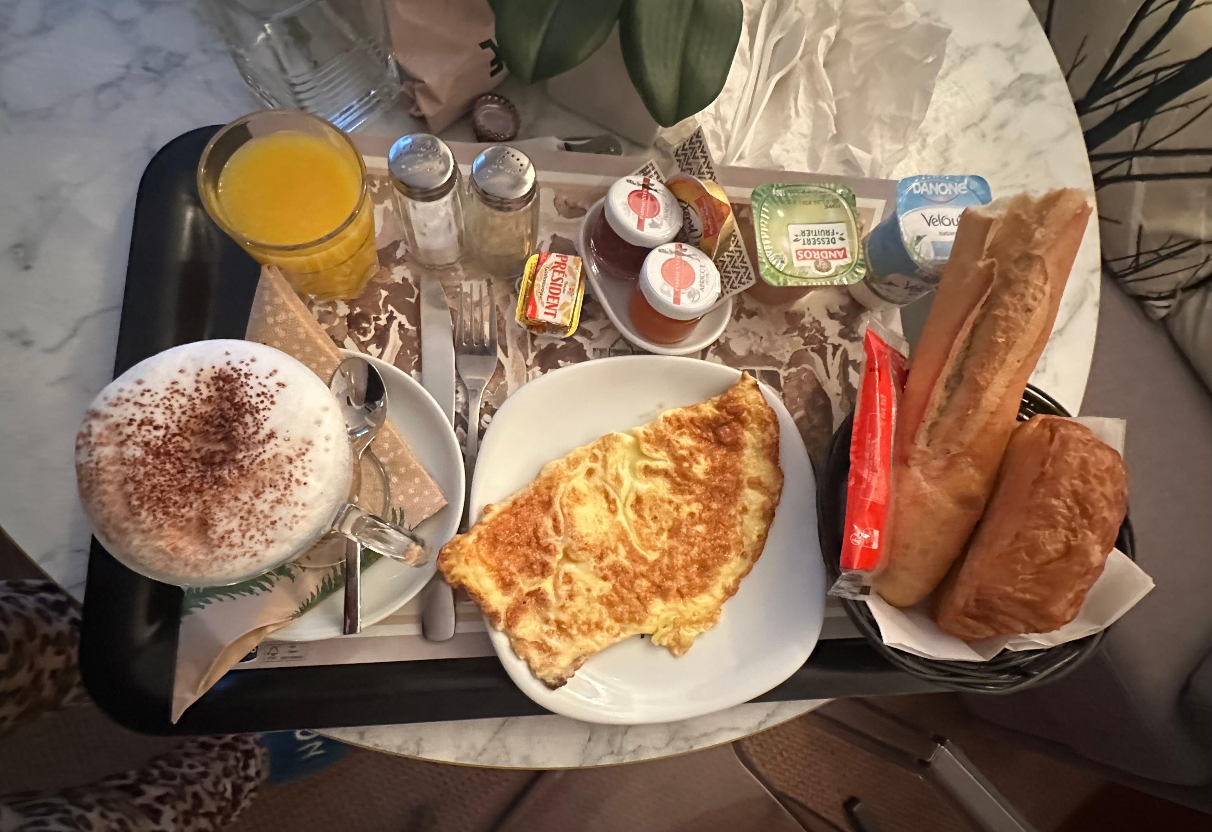 Great continental breakfast delivered to my room daily 