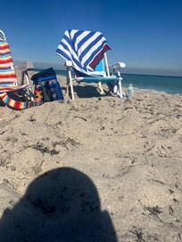 Beach chairs and towels supplied by Hosts were great to have!