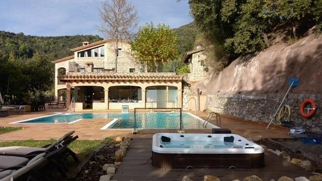 una divinidad de casa, un exterior cuidado, para disfrutarlo, y un interior de lujo