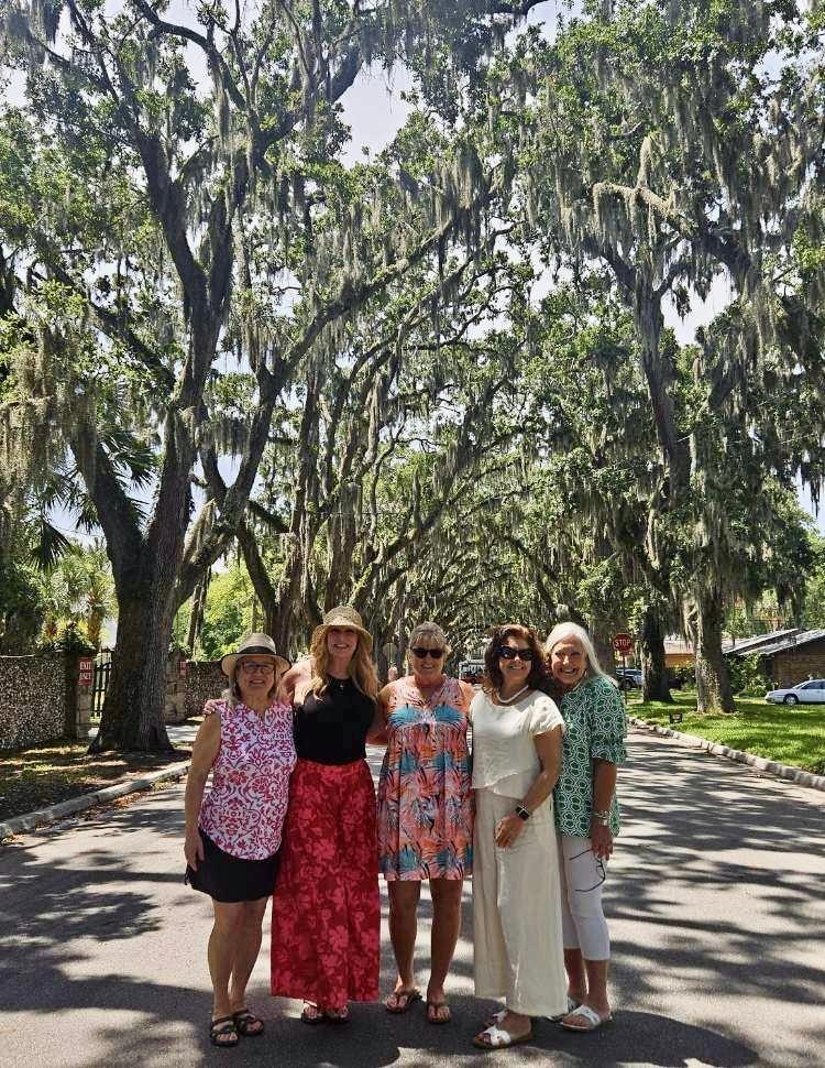 This is the beautiful street in front of the house💖