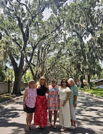 This is the beautiful street in front of the house💖