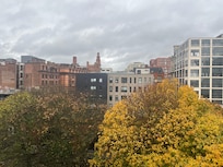 建物が隣接しておらず、部屋からの見晴らしも良いです。