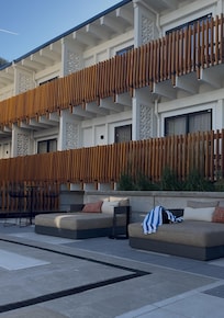 Pool/ courtyard