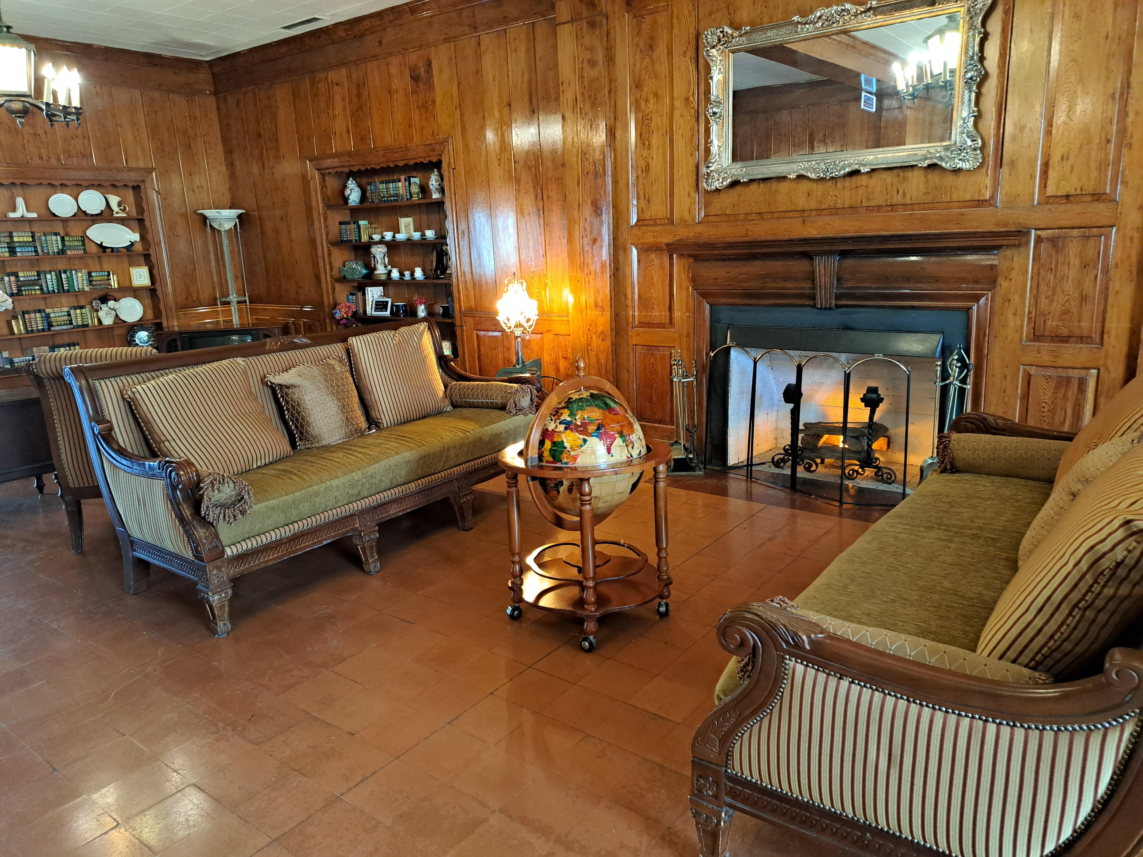 foyer also nice, but the rooms ...