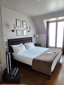 Clean and cute room.