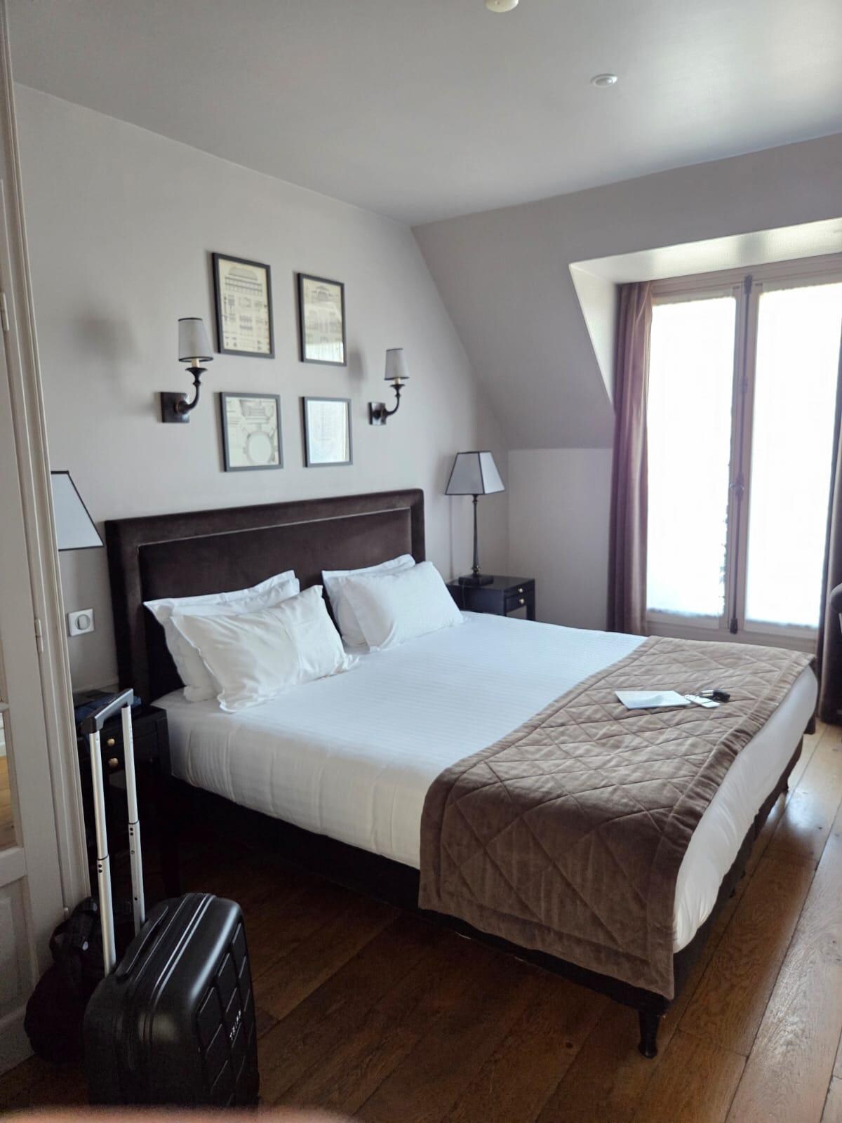 Clean and cute room. 
