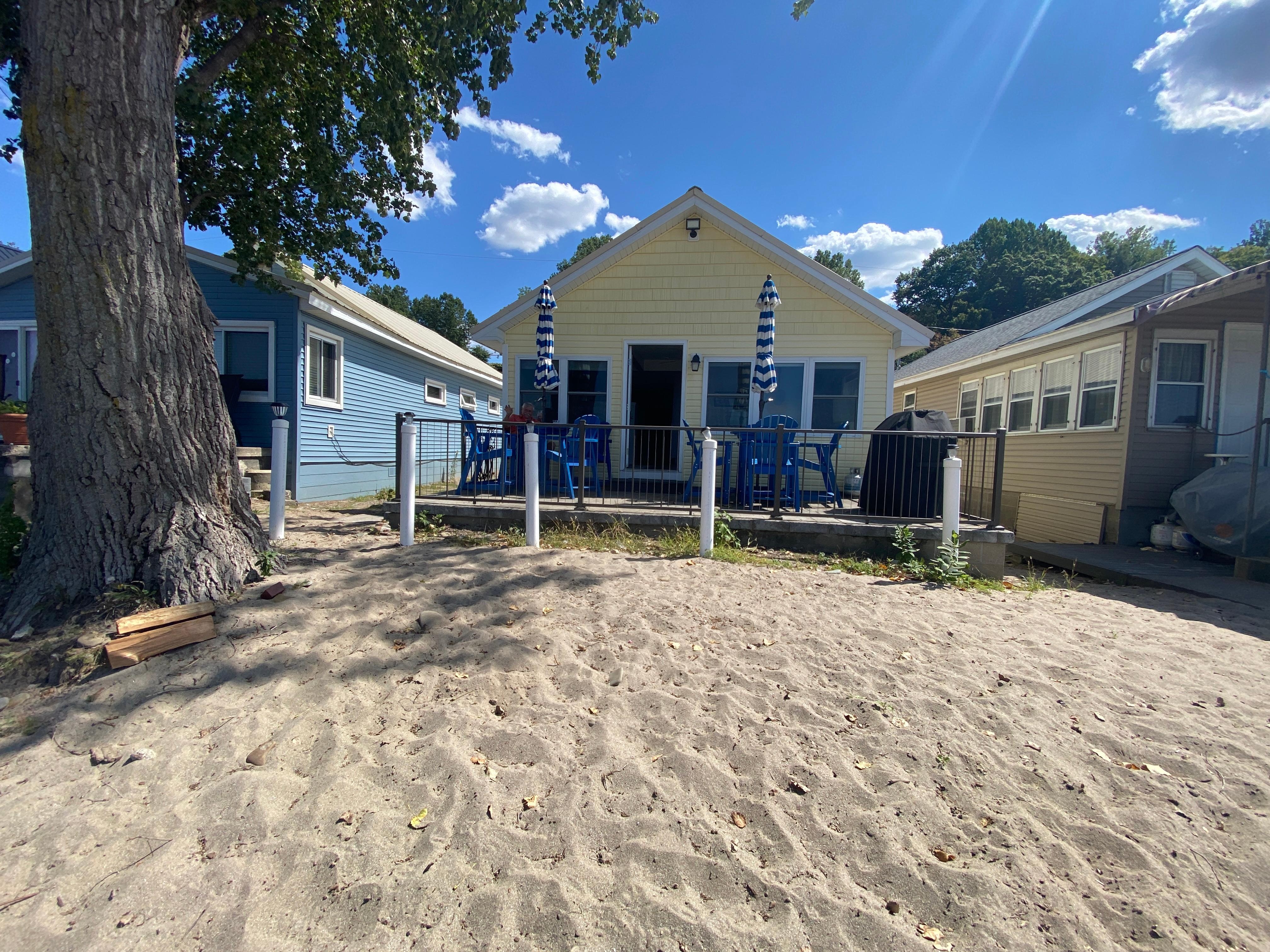 Cozy cottages on the beach