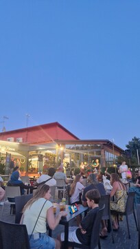 Restaurang med underhållning vissa kvällar